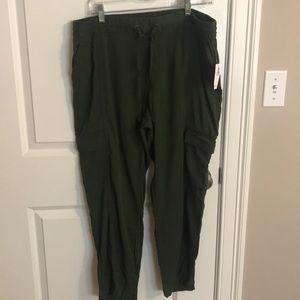 NWT. Old Navy Comfy Cargo Pants